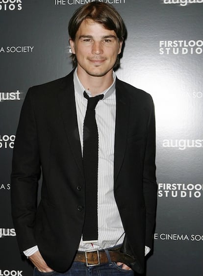 "Estoy bien, sólo fue un bicho en el estómago". Con esas palabras, Josh Hartnett ha explicado su reciente hospitalización de urgencia en un hospital de Los Ángeles, por una supuesta enfermedad gastrointestinal. Según el actor de 30 años, el "bicho" entró en su estómago por beber agua no potable. "No hay nada de qué preocuparse. Esto ha sido recurrente porque he estado pasando mucho tiempo en países del tercer mundo y ocasionalmente he bebido agua del grifo... y a veces eso sale caro", ha dicho, refiriéndose a que la del 30 de marzo fue la segunda vez que acude al hospital por problemas estomacales.