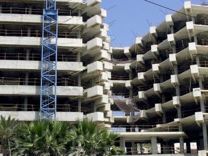 Viviendas en construcci&oacute;n en Estepona (M&aacute;laga). EFE/Archivo