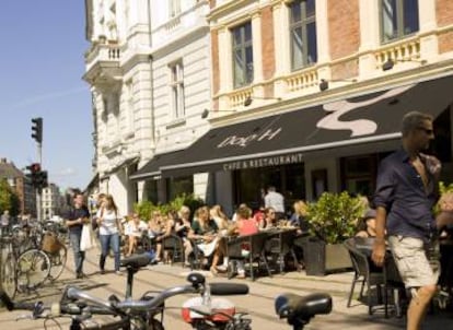 Terraza del café Dag H, en Østerbro (Copenhague).