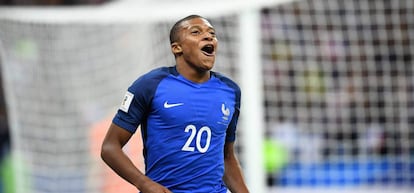 Mbappé celebra gol contra a Holanda