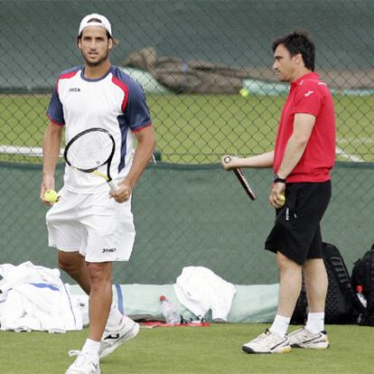 Feliciano López y Alberto Berasategui, durante un entrenamiento.