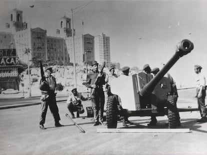 Artillería instalada frente al Hotel Nacional de Cuba durante la crisis de los misiles de 1962.