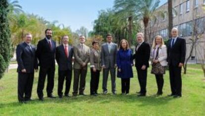 El candidato a rector de la Universidad Politécnica, Francisco Mora, con su equipo.