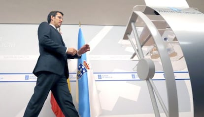  El presidente de la Xunta, Alberto Núñez Feijóo, a su llegada a la rueda de prensa t del Consello de la Xunta 