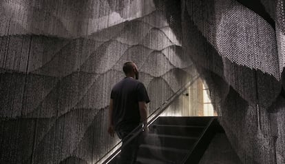 La escalera creada en la Casa Batlló para crear una nueva circulación en este edificio de Gaudí y como escalera de evacuación.