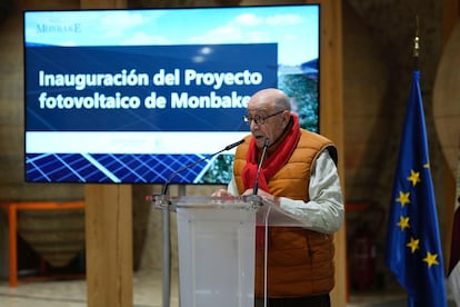 El alcalde de Noblejas, Agustín Jiménez, en la presentación de un proyecto fotovoltaico el pasado mes de mayo en una imagen del Ayuntamiento.