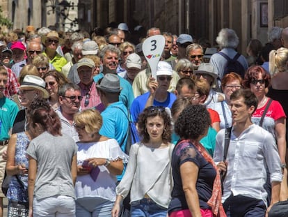 Turistas en las inmediaciones de la catedral de Barcelona EN 2019