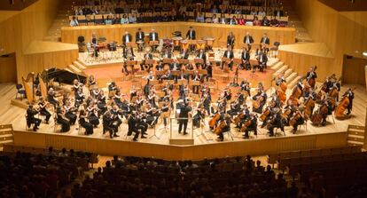 Sakari Oramo dirige a la Sinfónica de la BBC, ayer en el Auditorio de Zaragoza.