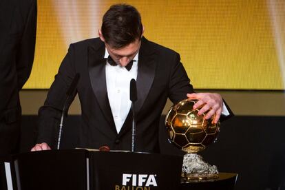 Leo Messi durante su discurso como ganador del Balón de Oro. El argentino le dio las gracias al fútbol.