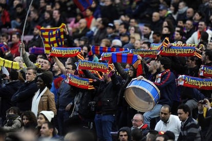 Membres del grup Almogàvers al Camp Nou.