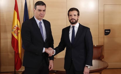 Caretaker Prime Minister Pedro Sánchez and PP leader Pablo Casado on Monday.