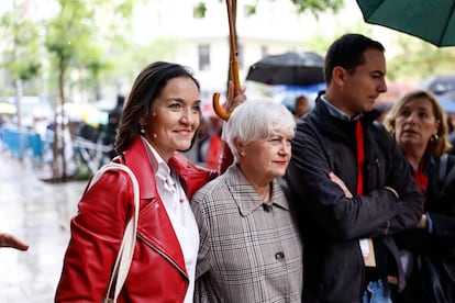 La portavoz socialista en el Ayuntamiento de Madrid, Reyes Maroto, a su llegada el 27 de abril a la sede socialista de Ferraz, donde se celebró un Comité Federal para apoyar a Pedro Sánchez.