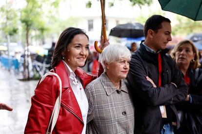 La portavoz socialista en el Ayuntamiento de Madrid, Reyes Maroto, a su llegada el 27 de abril a la sede socialista de Ferraz, donde se celebró un Comité Federal para apoyar a Pedro Sánchez.