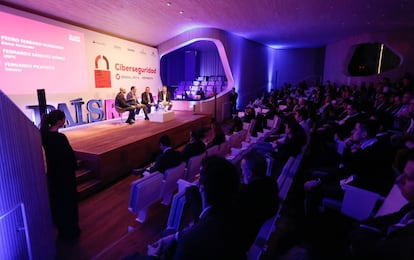 Una mesa de debate en la Jornada sobre Ciberseguridad de EL PAÍS RETINA, celebrada en Madrid.