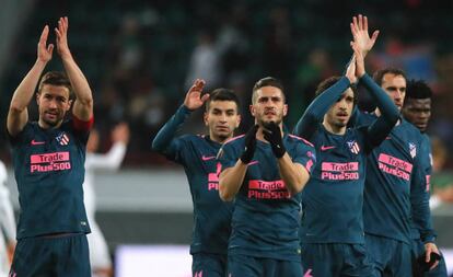 Los jugadores del Atlético celebran su triunfo en Moscú ante el Lokomotiv.