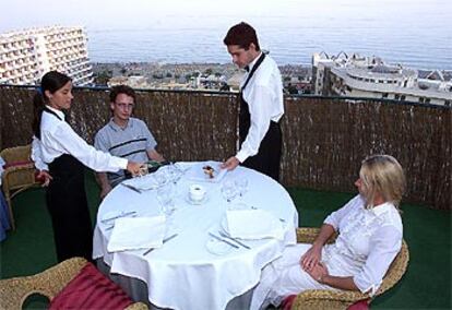 Terraza del restaurante Med, en lo alto de un edificio de Torremolinos (Málaga).