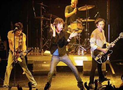 Ron Wood, Mick Jagger, Charlie Watts y Keith Richards, los Rolling Stones, en Toronto en agosto de 2005 durante un concierto de su gira <b><i>A Bigger Bang</b></i>.
