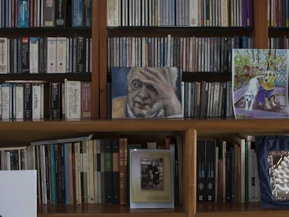 Retrato de Sergio Pitol, en la biblioteca de su casa en Xalapa, Veracruz