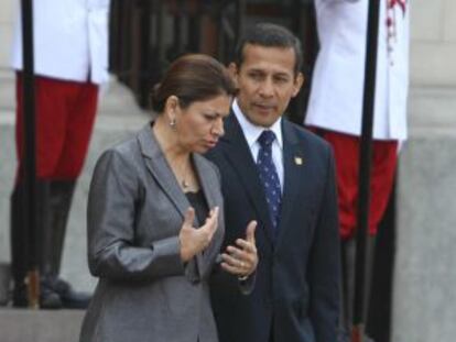 Ollanta Humala conversa con Laura Chinchilla.