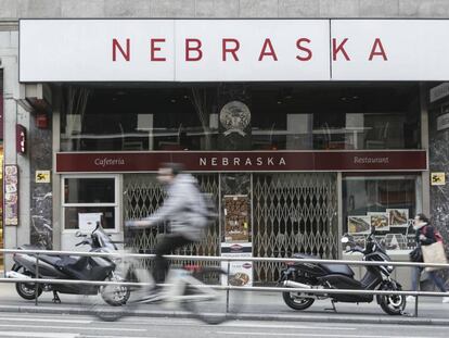 Fachada de la cafetería Nebraska en la Gran Vía, ayer al mediodía.