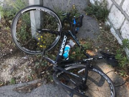 La bicicleta de Froome, destrozada.