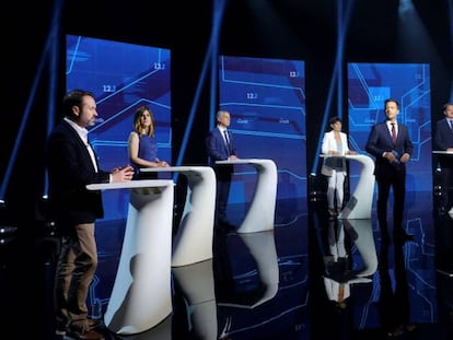 Fotografías cedidas por la televisión pública vasca ETB de los candidatos a las elecciones del próximo 12 de julio celebrando un debate, el martes en Bilbao. 