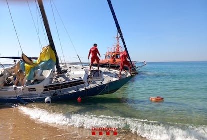 Velero Esteban rescate en la playa de Palamós (Girona)