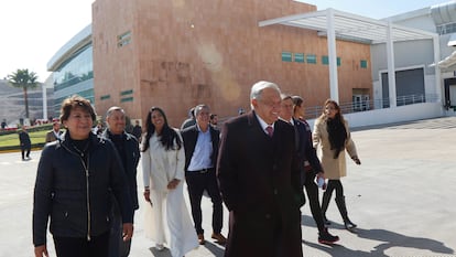 Andrés Manuel López Obrador visita la Megafarmacia del Bienestar, en Huehuetoca, Estado de México, en 2023.