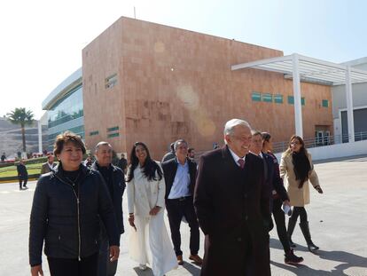 Andrés Manuel López Obrador visita la Megafarmacia del Bienestar, en Huehuetoca, Estado de México, en 2023.