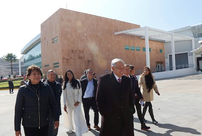 Andrés Manuel López Obrador visita la Megafarmacia del Bienestar, en Huehuetoca, Estado de México, en 2023.