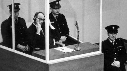 Adolf Eichmann, ante el tribunal, en diciembre de 1961.