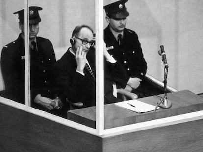 Adolf Eichmann, ante el tribunal, en diciembre de 1961.