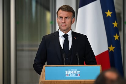 El presidente de Francia, Emmanuel Macron, durante una conferencia de prensa el Londres el pasado día 10. 