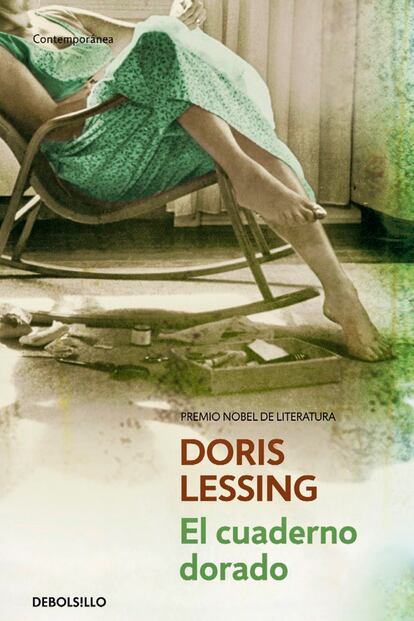 El cuaderno dorado, de Doris Lessing (1962). Un libro que pide de la alta participación del lector y que parte de la premisa de cuatro cuadernos que documentan la vida de su protagonista entremezclando la narración entre sí. Antibelicista, feminista, política en cada tema de cada una de sus obras, Lessing traslada como nadie la crítica social y el conflicto cultural buscando siempre despertar la conciencia sobre la situación de la mujer en la sociedad.