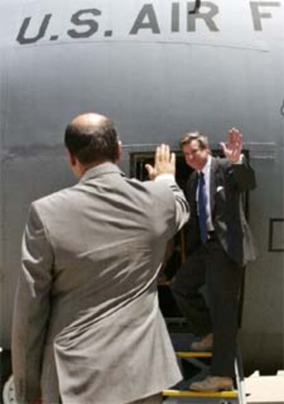 Paul Bremer se despedía ayer en el aeropuerto de Bagdad.