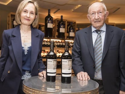 Alejandro Fernández, creador de Bodegas Pesquera, y su hija Eva.  