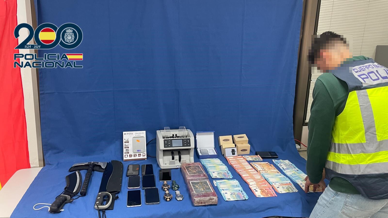 57 gallos de pelea, un ring y 13 kilos de cocaína: golpe a un clan de Valencia y 40 detenidos