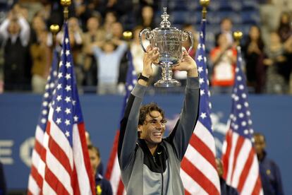 Rafa Nadal aixeca la copa del seu primer Open USA.