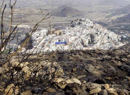 Imagen de Mojácar, cuyos alrededores han sido quemados en el incendio activo desde el jueves