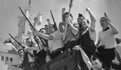 Milicianos en el cuartel Bakunin (Bruc), en una foto de Antoni Campañà, de agosto de 1936.