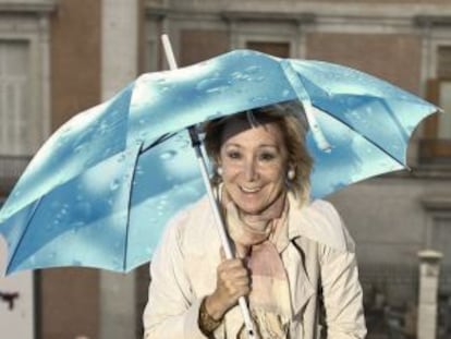 Esperanza Aguirre, a su llegada al funeral de Antonio Mingote.