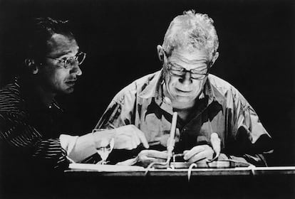 Juan Muñoz y John Berger ensayan la obra radiofónica 'Will it Be a Likeness?', que se emitió por la BBC en 1996.