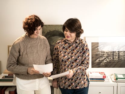 Nahia Alkorta junto a su abogada, Francisca Fernández, que también fue víctima de violencia obstétrica hace 20 años.