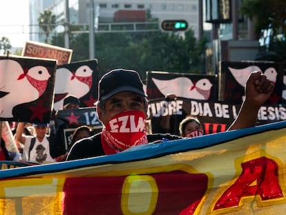 Integrantes del EZLN participan en una marcha en Ciudad de México, el pasado 12 de octubre.