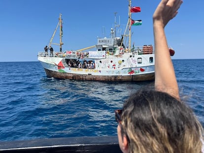 El buque 'Handala' de la Flotilla de la Libertad, tras zarpar de Gallipoli, en Italia, rumbo a Gaza, el día 20. 