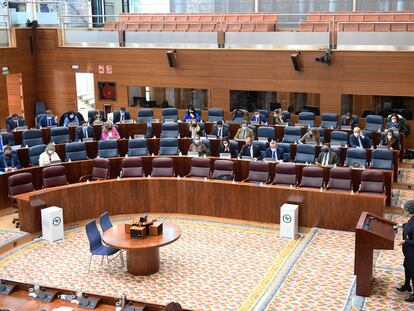 La bancada del Gobierno de Madrid, vacía durante el debate de los Presupuestos.