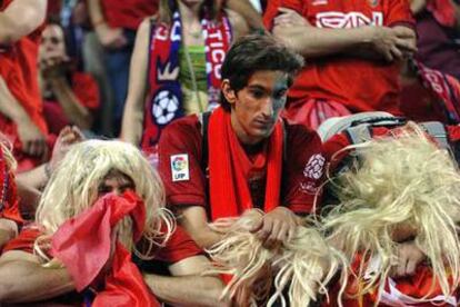 Los aficionados de Osasuna, decepcionados tras la derrota.