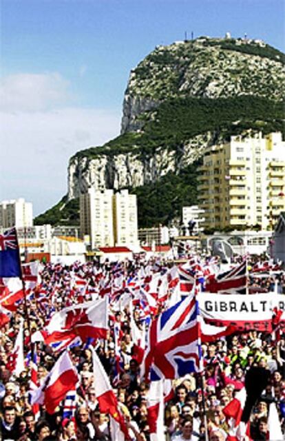 Gibraltareños se manifiestan en La Roca en una concentración contra las negociaciones.