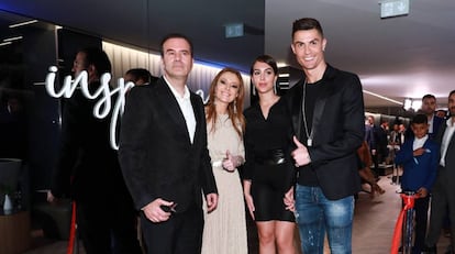 Paulo Ramos, CEO de Insparya, a la izquierda. Cristiano Ronaldo, a la derecha, junto a Georgina Rodríguez