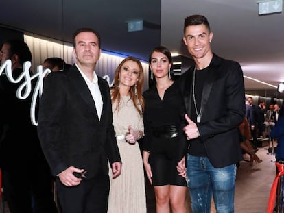 Paulo Ramos, CEO de Insparya, a la izquierda. Cristiano Ronaldo, a la derecha, junto a Georgina Rodríguez